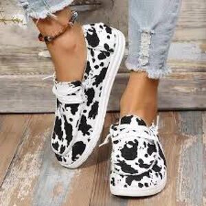 Stylish Black and White Women's Sneakers